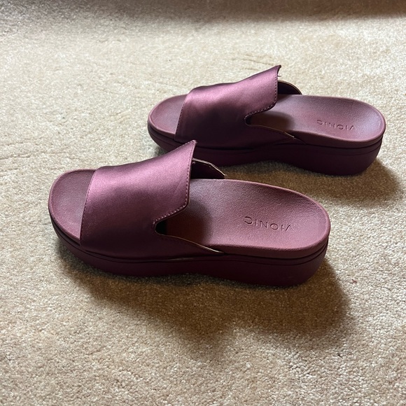 Vionic Monica Platform Women's Burgundy Shiraz Satin Slide Sandals Size 6 - Picture 3 of 9